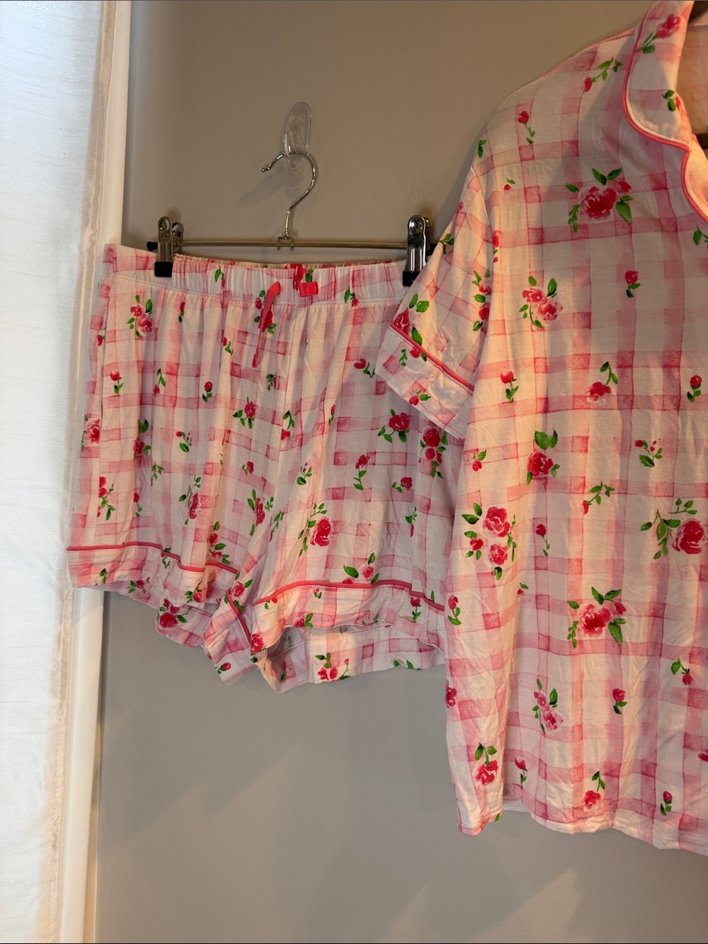 Women’s Pink Floral Short Pajama Set 2 piece set medium - Picture 4 of 7
